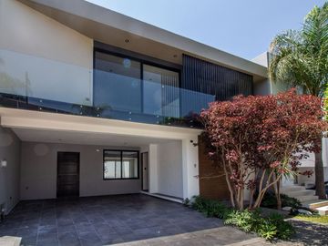CASA NUEVA en VENTA, CLÚSTER 8 8 8, LOMAS de ANGELOPOLIS 1a Sección