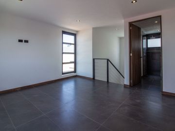 CASA NUEVA en VENTA, CLÚSTER 8 8 8, LOMAS de ANGELOPOLIS 1a Sección