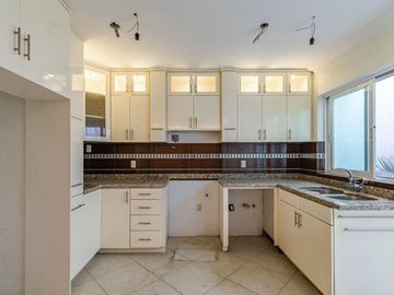 CASA EN VENTA EN CHAMILPA CUERNAVACA, SOLA, CON ALBERCA Y JACUZZI