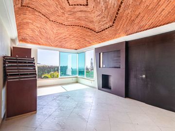 CASA EN VENTA EN CHAMILPA CUERNAVACA, SOLA, CON ALBERCA Y JACUZZI