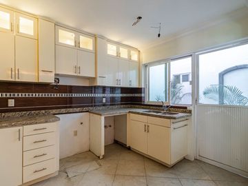 CASA EN VENTA EN CHAMILPA, CUERNAVACA NORTE, CON ALBERCA Y JACUZZI