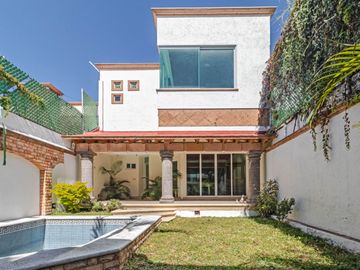 CASA EN VENTA EN CHAMILPA, CUERNAVACA NORTE, CON ALBERCA Y JACUZZI