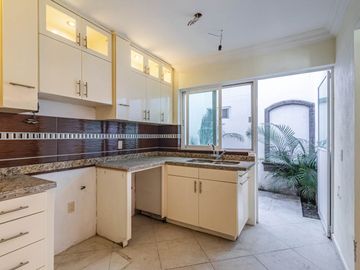 CASA EN VENTA EN CHAMILPA, CUERNAVACA NORTE, CON ALBERCA Y JACUZZI