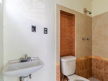 CASA EN VENTA EN CHAMILPA, CUERNAVACA NORTE, CON ALBERCA Y JACUZZI