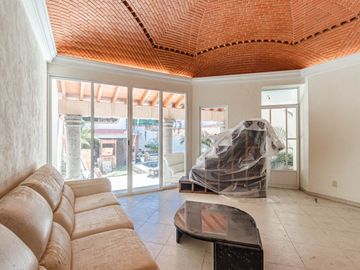 CASA EN VENTA EN CHAMILPA, CUERNAVACA NORTE, CON ALBERCA Y JACUZZI