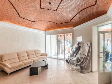 CASA EN VENTA EN CHAMILPA, CUERNAVACA NORTE, CON ALBERCA Y JACUZZI