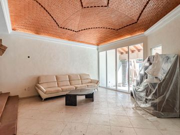 CASA EN VENTA EN CHAMILPA, CUERNAVACA NORTE, CON ALBERCA Y JACUZZI