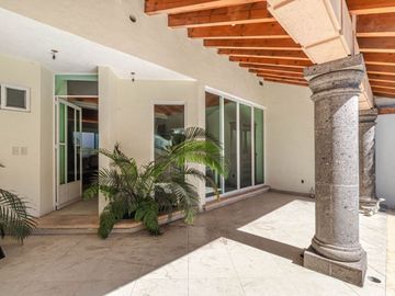 CASA EN VENTA EN CHAMILPA, CUERNAVACA NORTE, CON ALBERCA Y JACUZZI