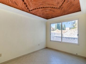 CASA EN VENTA EN CHAMILPA, CUERNAVACA NORTE, CON ALBERCA Y JACUZZI