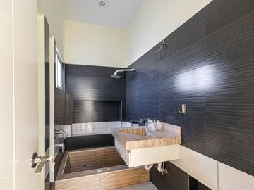 CASA EN VENTA EN CHAMILPA, CUERNAVACA NORTE, CON ALBERCA Y JACUZZI