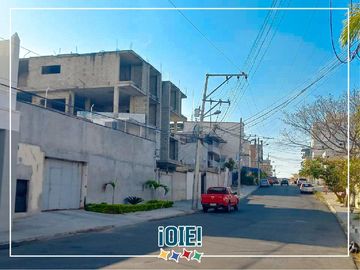 En Venta: Terreno con edificio Gray Stage - 4 plantas de altura