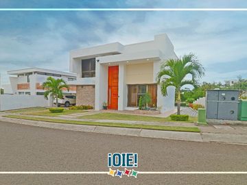 Casa de 3 dormitorios en venta, en urbanización Ciudad del Mar, Manta, Ecuador