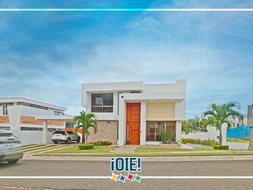 Casa de 3 dormitorios en venta, en urbanización Ciudad del Mar, Manta, Ecuador