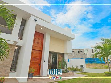 Casa de 3 dormitorios en venta, en urbanización Ciudad del Mar, Manta, Ecuador