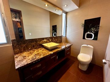 CASA DE LUJO EN VENTA, FRACC EL MANANTIAL