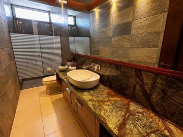 CASA DE LUJO EN VENTA, FRACC EL MANANTIAL