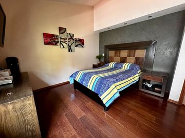 CASA DE LUJO EN VENTA, FRACC EL MANANTIAL