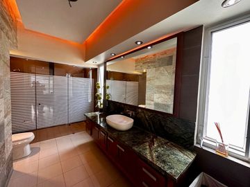 CASA DE LUJO EN VENTA, FRACC EL MANANTIAL