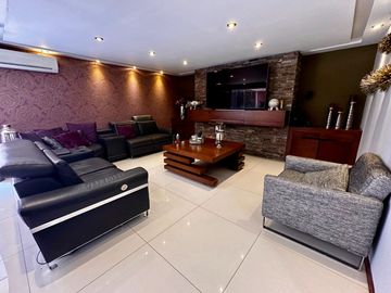 CASA DE LUJO EN VENTA, FRACC EL MANANTIAL