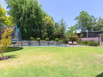 Avenida Chamisero, Chicureo Oriente, Colegios Dunalastair y Lincoln