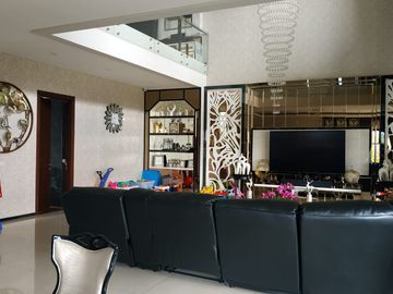DISEWAKAN RUMAH MEWAH MINIMALIS MODERN SEMIFURNISH @ KOMPLEK SETRADUTA BANDUNG