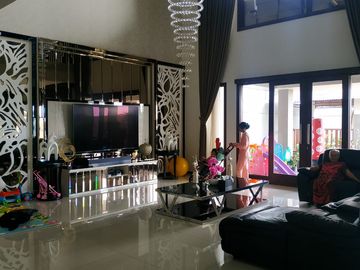 DISEWAKAN RUMAH MEWAH MINIMALIS MODERN SEMIFURNISH @ KOMPLEK SETRADUTA BANDUNG