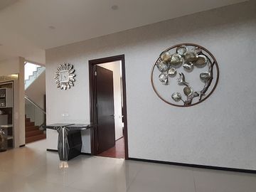 DISEWAKAN RUMAH MEWAH MINIMALIS MODERN SEMIFURNISH @ KOMPLEK SETRADUTA BANDUNG