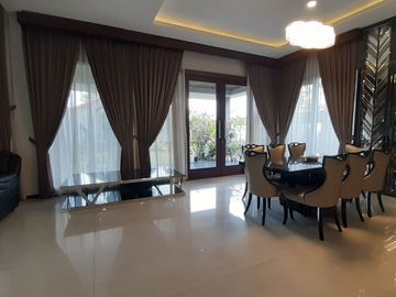 DISEWAKAN RUMAH MEWAH MINIMALIS MODERN SEMIFURNISH @ KOMPLEK SETRADUTA BANDUNG
