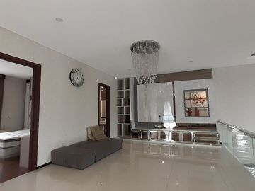 DISEWAKAN RUMAH MEWAH MINIMALIS MODERN SEMIFURNISH @ KOMPLEK SETRADUTA BANDUNG