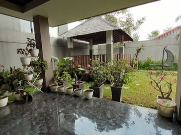 DISEWAKAN RUMAH MEWAH MINIMALIS MODERN SEMIFURNISH @ KOMPLEK SETRADUTA BANDUNG