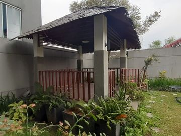 DISEWAKAN RUMAH MEWAH MINIMALIS MODERN SEMIFURNISH @ KOMPLEK SETRADUTA BANDUNG