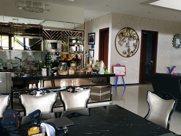 DISEWAKAN RUMAH MEWAH MINIMALIS MODERN SEMIFURNISH @ KOMPLEK SETRADUTA BANDUNG
