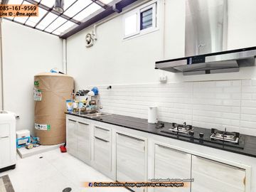Sale/Rent Home Office / Townhome modern style, Baan Chayada @ Work Bangna KM. 5 Near Bangna - Bearing Tel 064-954----- (TW25-23)