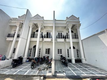 RUMAH DIJUAL DI KRAMAT JATI, JAKARTA TIMUR MINICLUSTER MODERN AMERICAN CLASSIC 5 KAMAR TIDUR 3 LANTAI