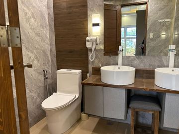 8 Bedroom Elegant Home in Dontogan, Baguio City
