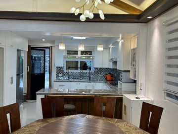 8 Bedroom Elegant Home in Dontogan, Baguio City