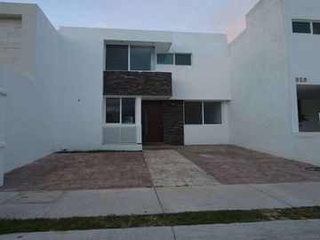 CASA EN VENTA EN BOSQUE SERENO AGUASCALIENTES PONIENTE
