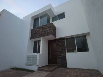 CASA EN VENTA EN RESIDENCIAL BOSQUE SERENO AGUASCALIENTES PONIENTE