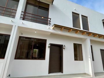 Salinas, hermosa casa moderna dentro de urbanización