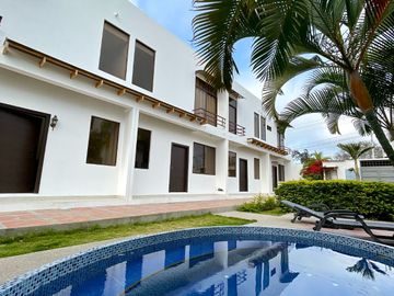 Salinas, hermosa casa moderna dentro de urbanización