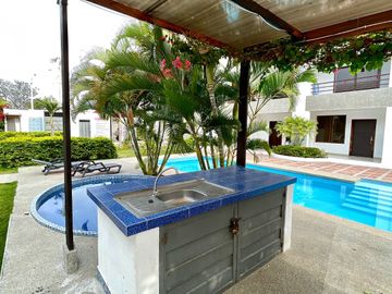 Salinas, hermosa casa moderna dentro de urbanización