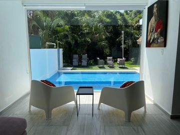 Casa con jardín y alberca privada, en venta, Playacar Fase II, Playa del Carmen.