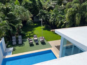 Casa con jardín y alberca privada, en venta, Playacar Fase II, Playa del Carmen.