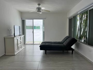 Casa con jardín y alberca privada, en venta, Playacar Fase II, Playa del Carmen.