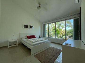 Casa con jardín y alberca privada, en venta, Playacar Fase II, Playa del Carmen.