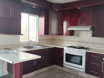 Casa en RENTA Urbi, Cuautitlán Izcalli, Estado de México 3R, 1.5B, 2E, 120 M2