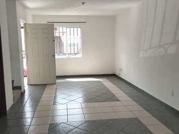 Casa en RENTA Urbi, Cuautitlán Izcalli, Estado de México 3R, 1.5B, 2E, 120 M2
