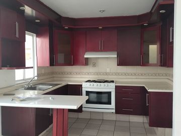 Casa en RENTA Urbi, Cuautitlán Izcalli, Estado de México 3R, 1.5B, 2E, 120 M2