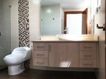 Casa moderna en Venta, Tumbaco, seguridad 24/7