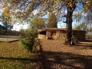 CAMPO CON CASA PATRONAL TERRENO-PARCELA, QUINCHO, GALPONES, CASA CUIDADOR Y 19,33 HECTAREAS